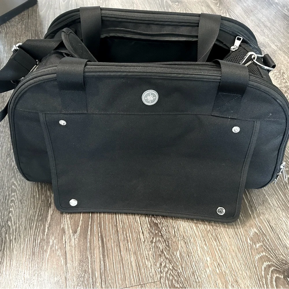 Pet travel bag.